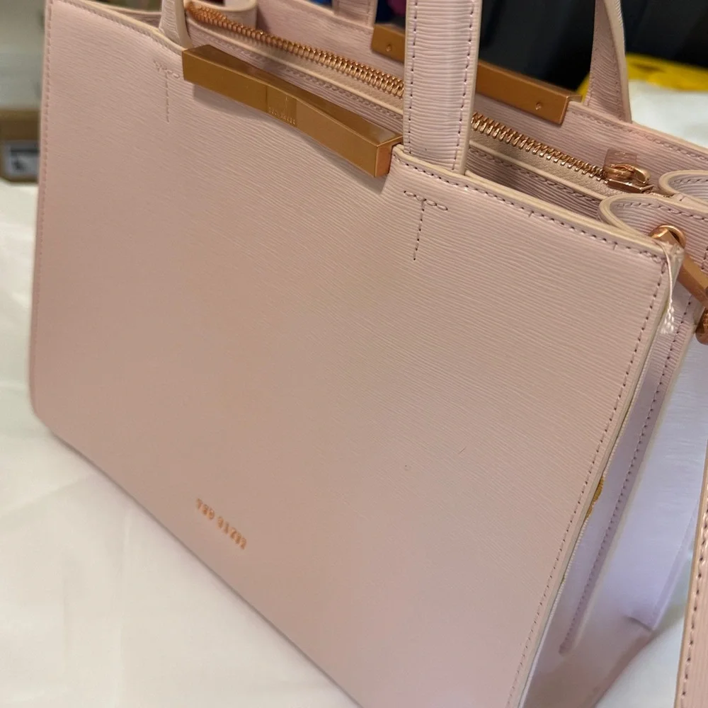 Ted Baker London 🌸 Light Pink Satchel with Gold Accents - Picture 15 of 17